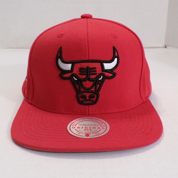 CHICAGO BULLS MITCHELL & NESS ( NBA ) RED ADJUSTABLE SNAPBACK CAP HAT - Picture 5 of 11